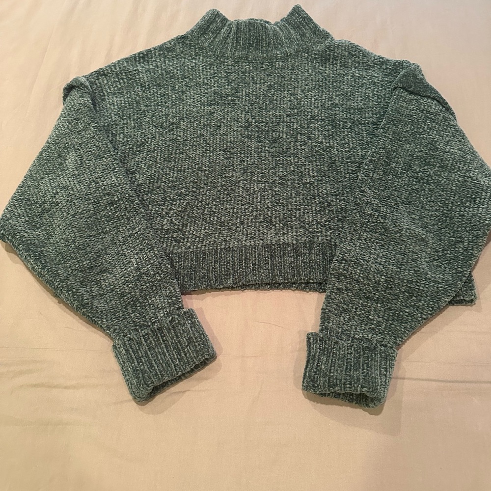 Urban Outfitters Green Cowl Neck Cropped Sweater.  Size: Medium